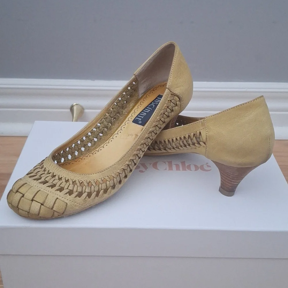 Heels - Picture 2 of 4